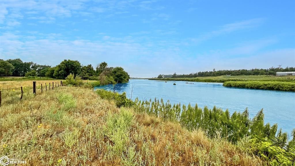 320 acres in Blaine County, Nebraska