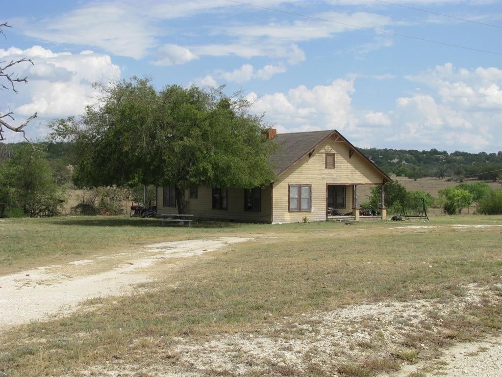 11.01 acres in Lampasas County, Texas