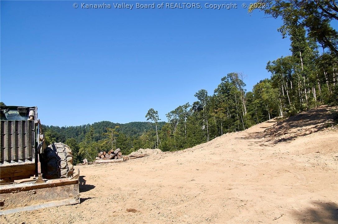 400 acres in Clay County, West Virginia