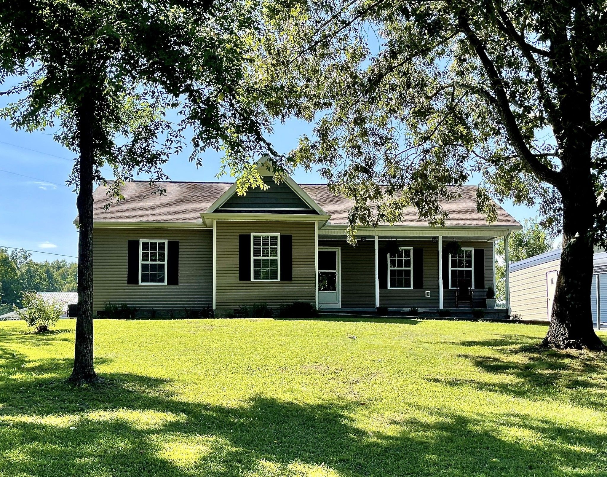 1.1 acres in Dickson County, Tennessee