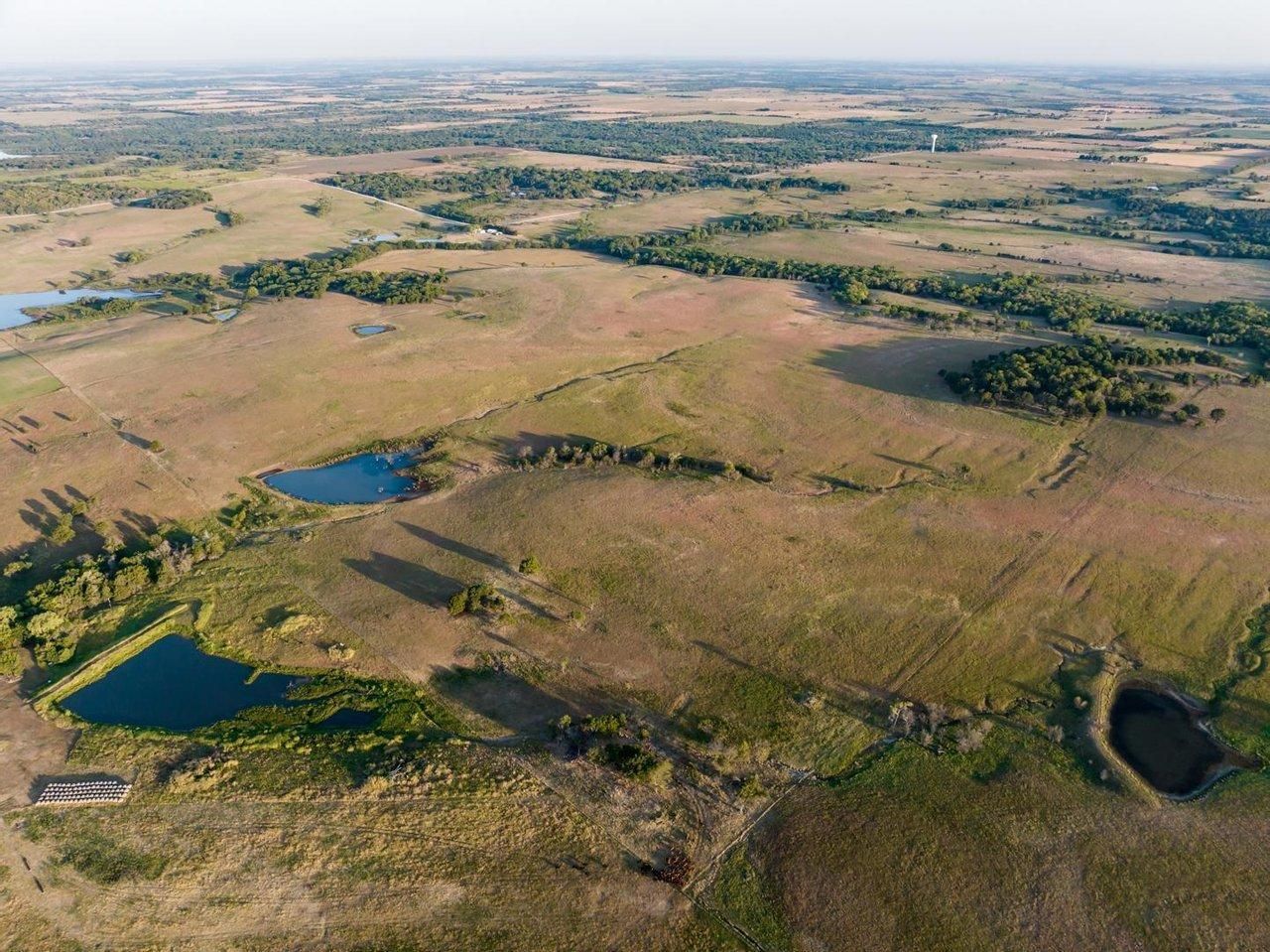 322 acres in Elk County, Kansas
