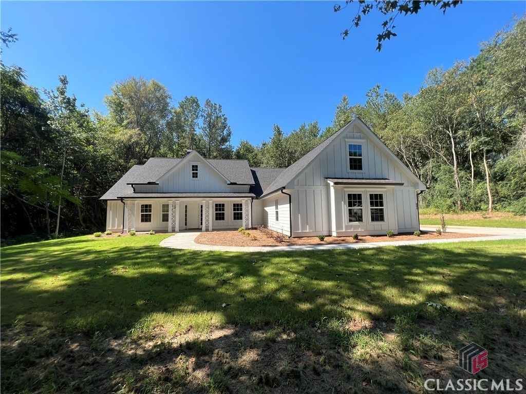 2.5 acres in Jackson County,