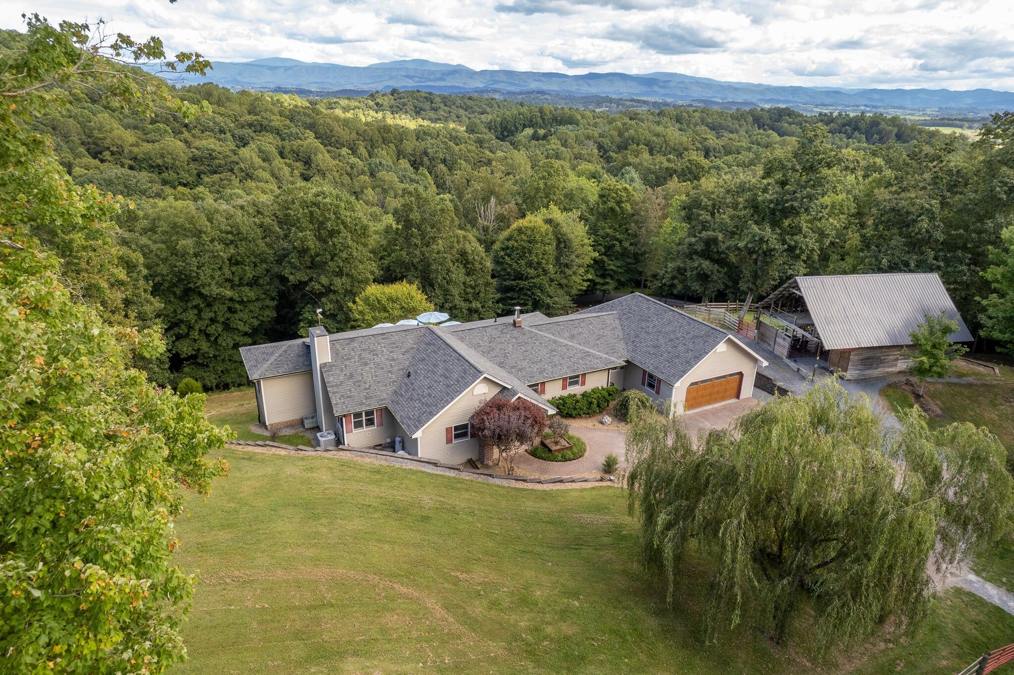 Single Family Residence, 1 Story,Raised Ranch Glade Spring, VA