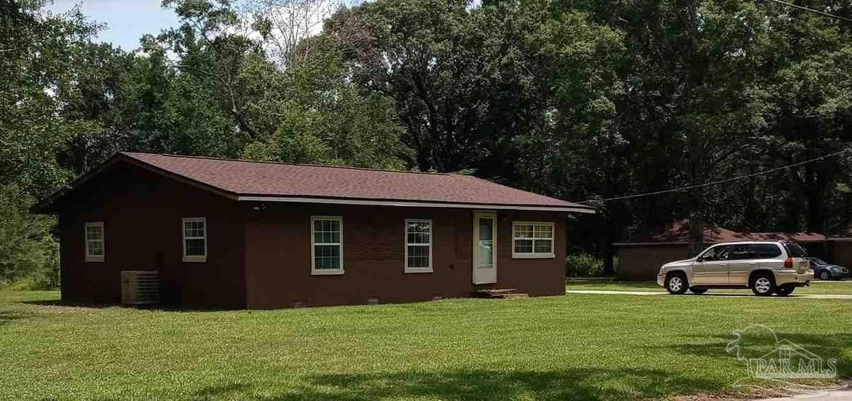 Single Family Residence, Traditional Molino, FL