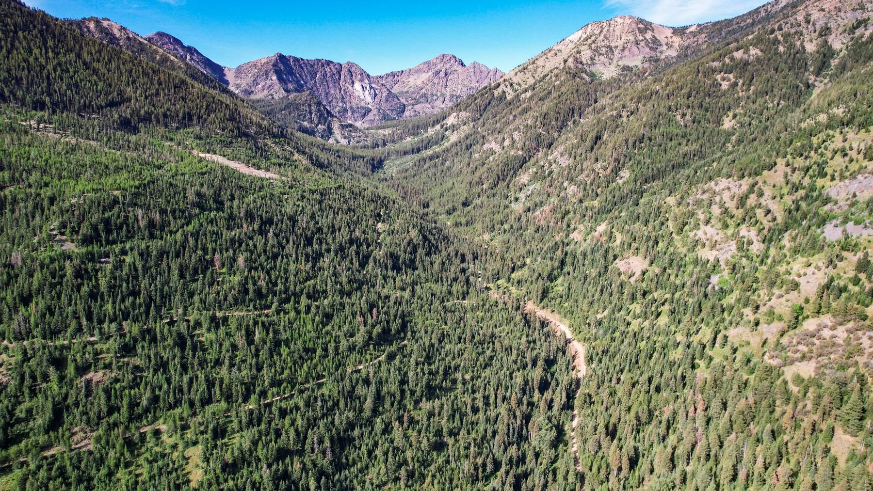 1,569 acres in Baker County, Oregon