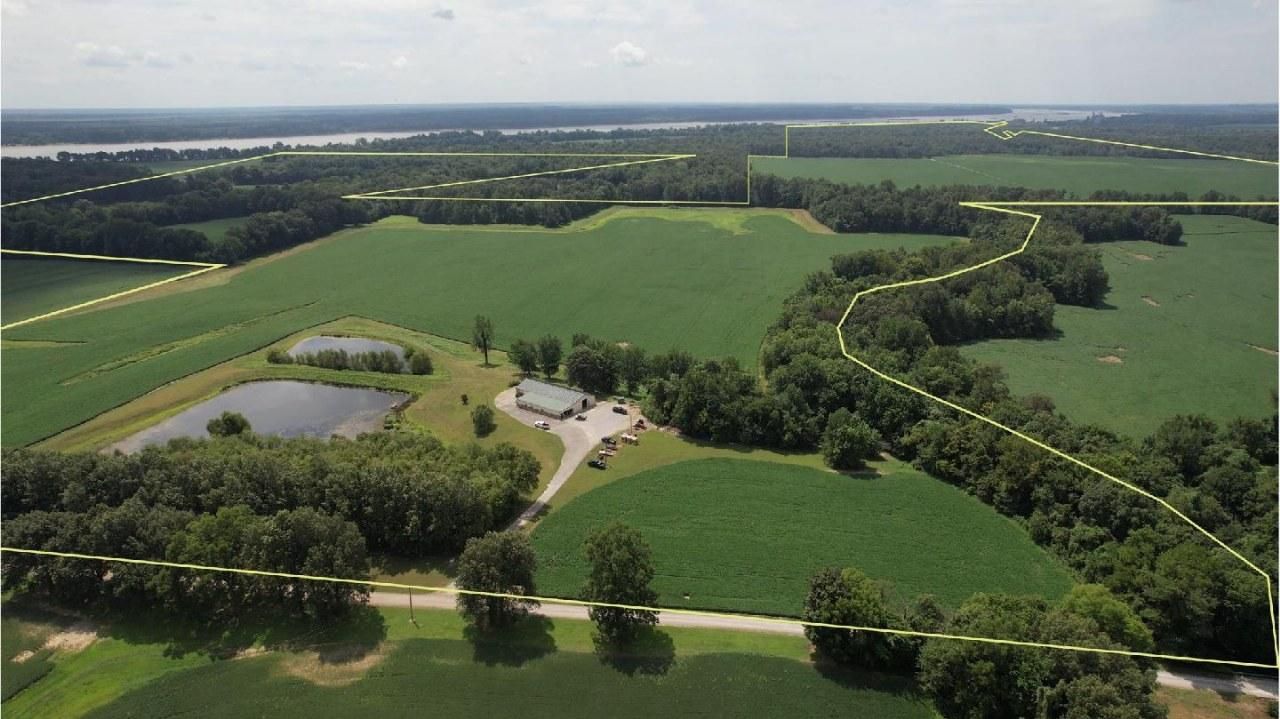 796 acres in Pulaski County, Illinois