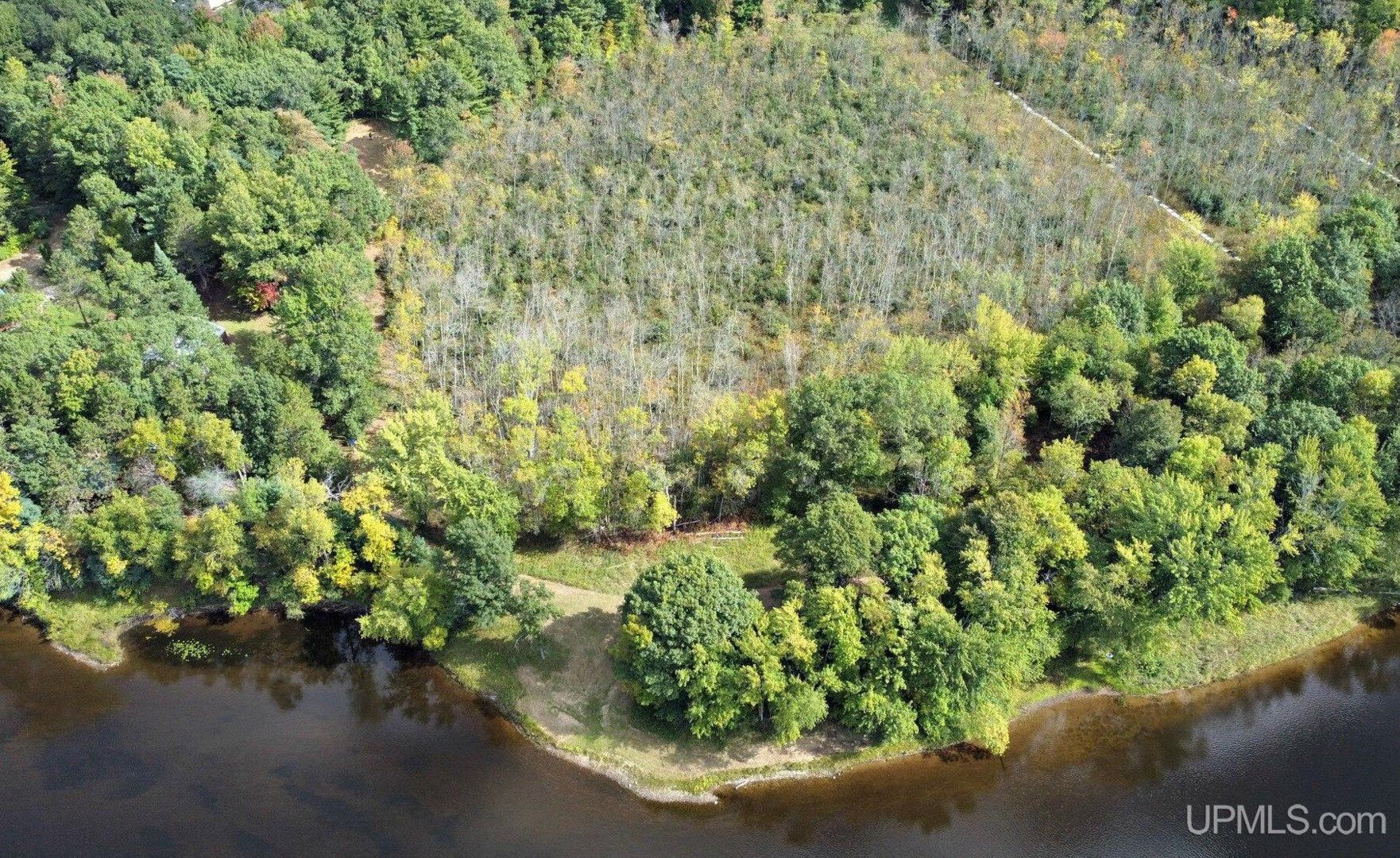 8 acres in Menominee County, Michigan