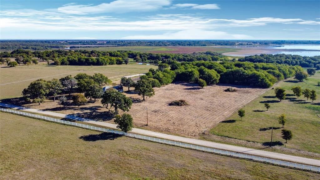 10 acres in Navarro County, Texas