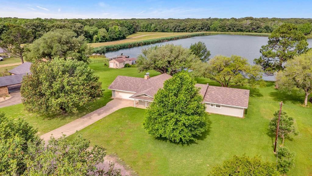 0.8 acres in Henderson County, Texas