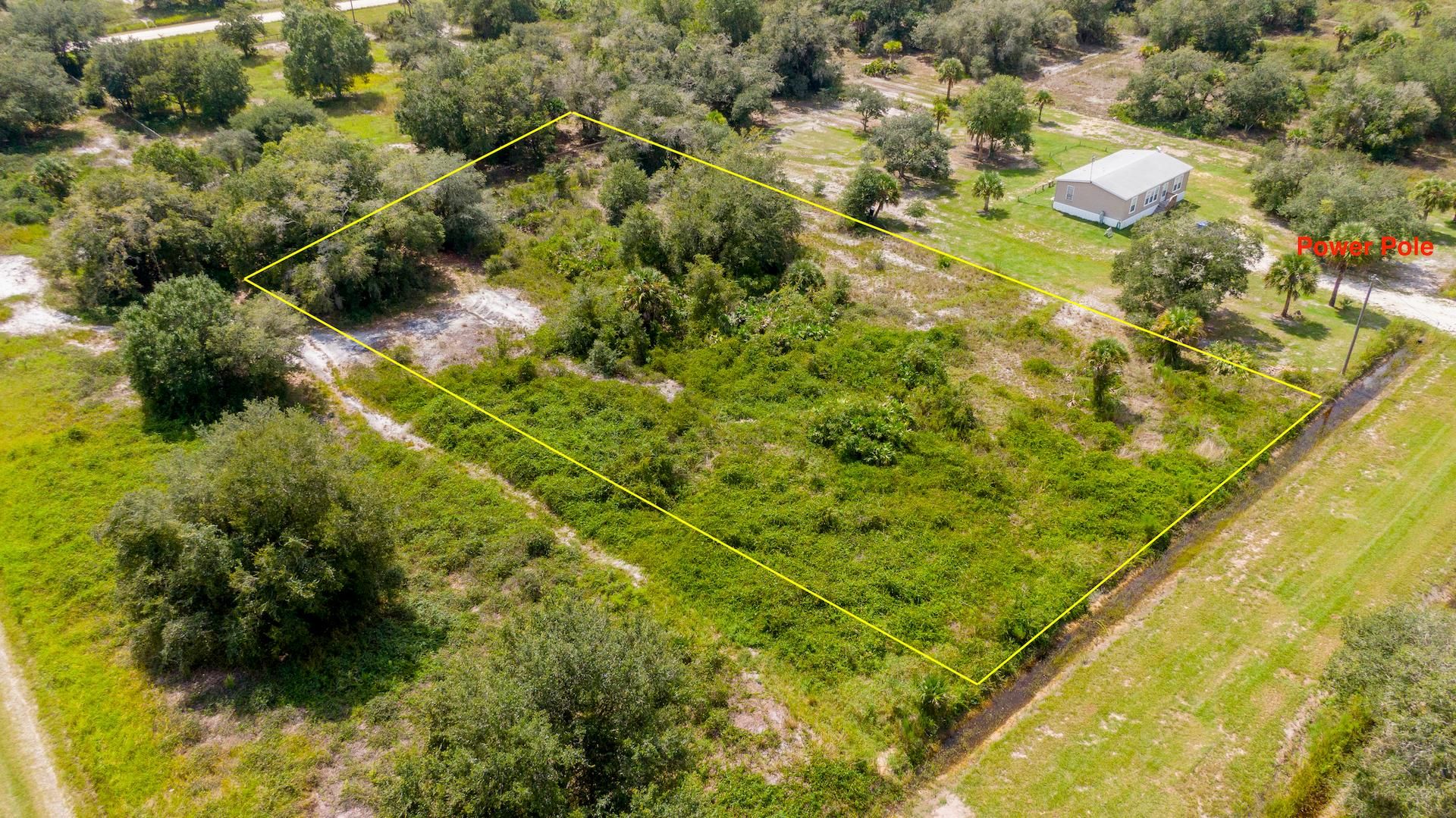 1.25 acres in Okeechobee County, Florida