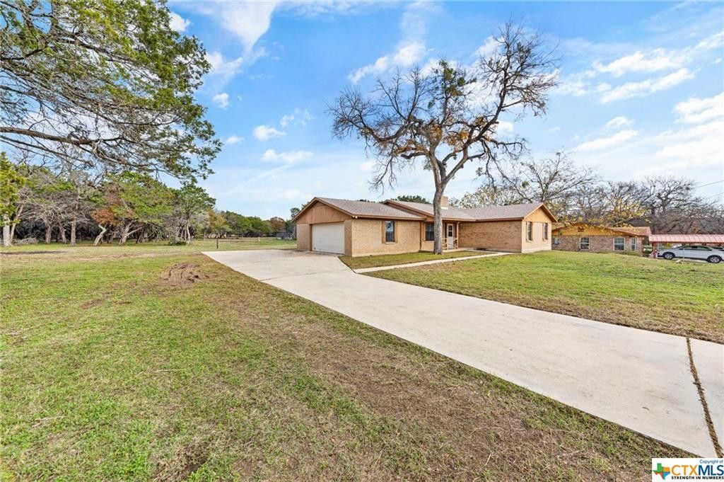 1.28 acres in Lampasas County, Texas