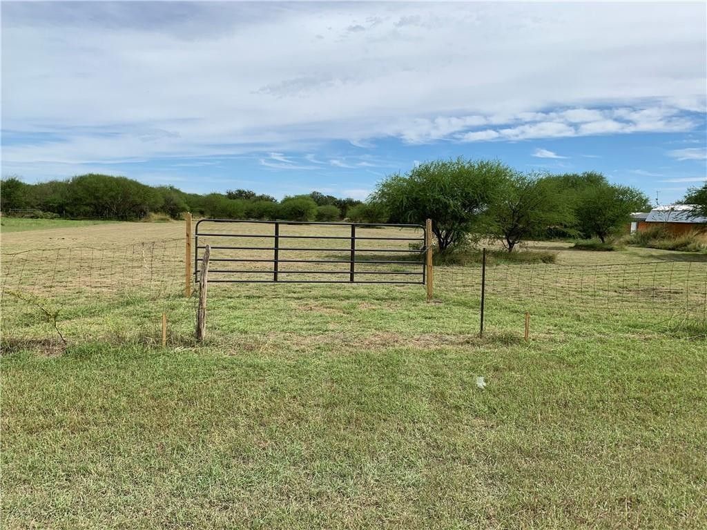 2.2 acres in Jim Wells County, Texas