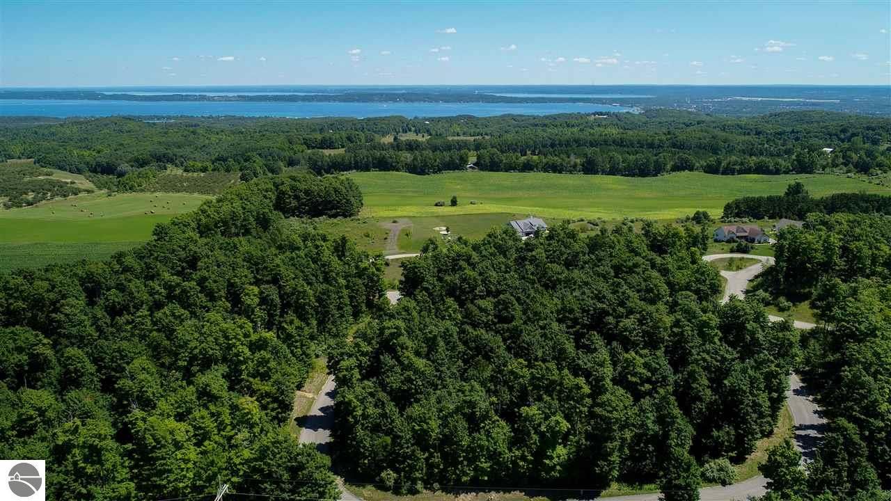 1.03 acres in Grand Traverse County, Michigan
