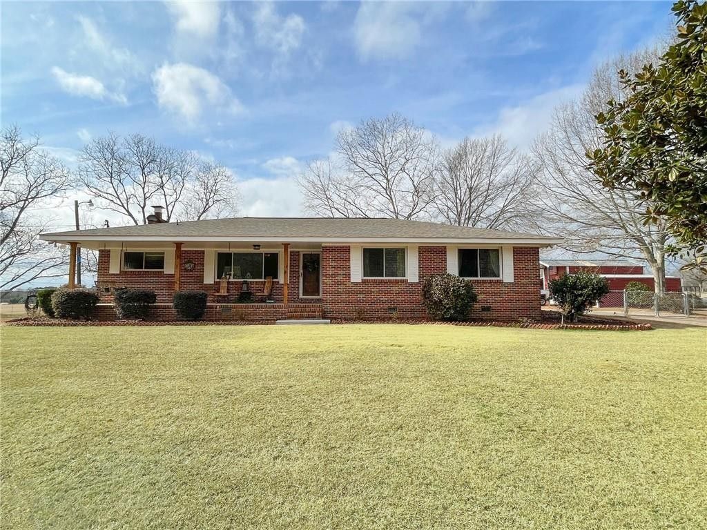 2.5 acres in Macon County, Alabama