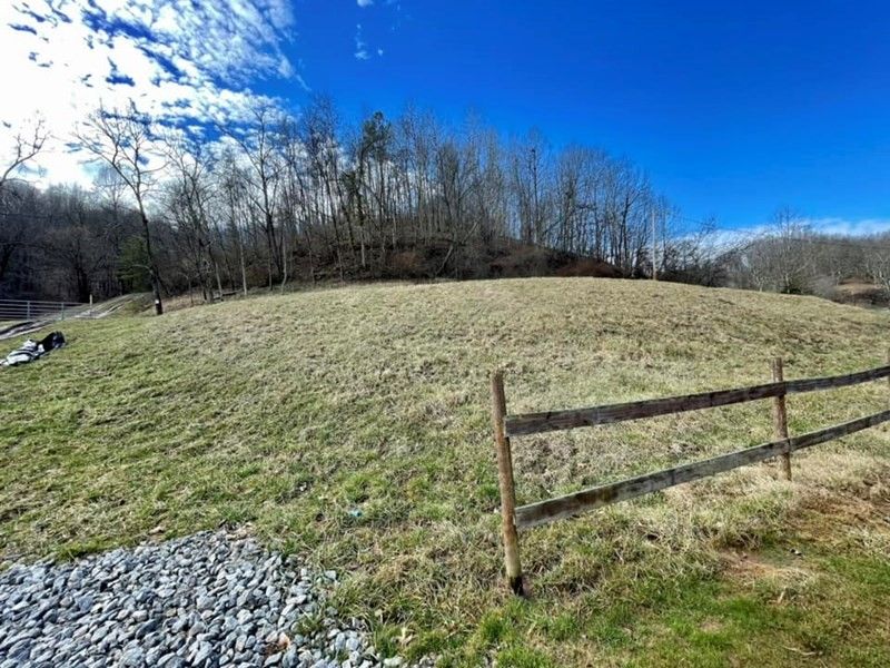 1 acres in Roane County, West Virginia