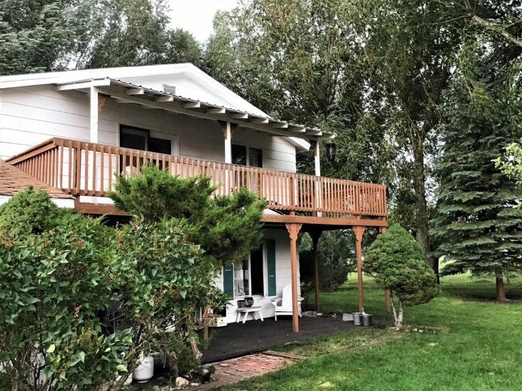 1.5 acres in Deer Lodge County, Montana