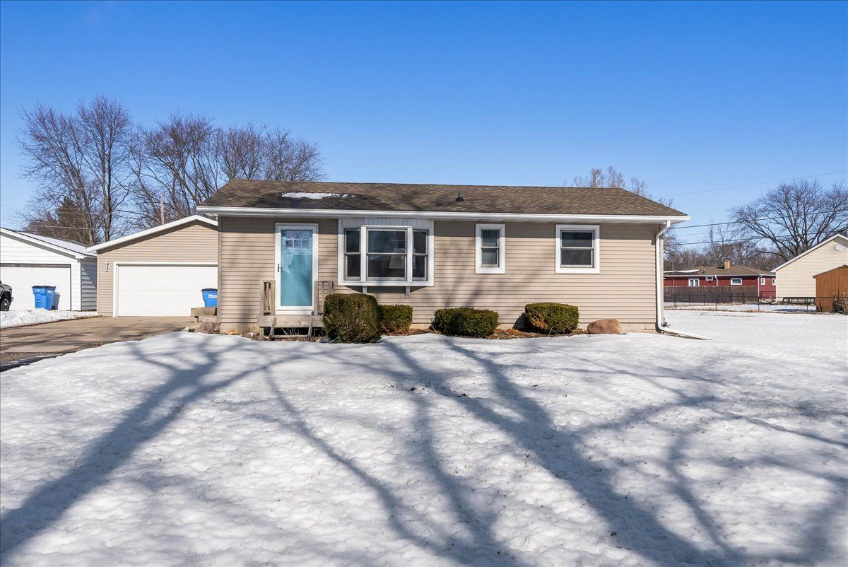 28 acres in Black Hawk County, Iowa