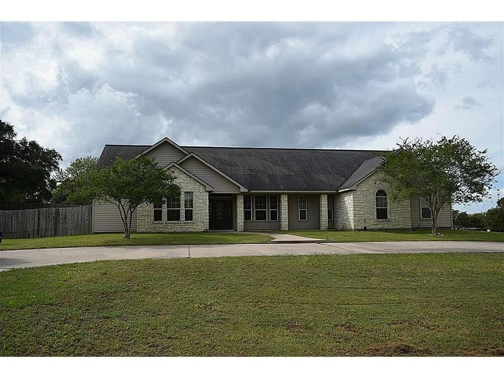 2 acres in Fayette County, Texas