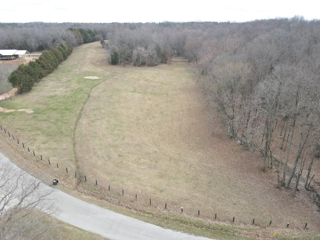 27.17 acres in Carroll County, Tennessee