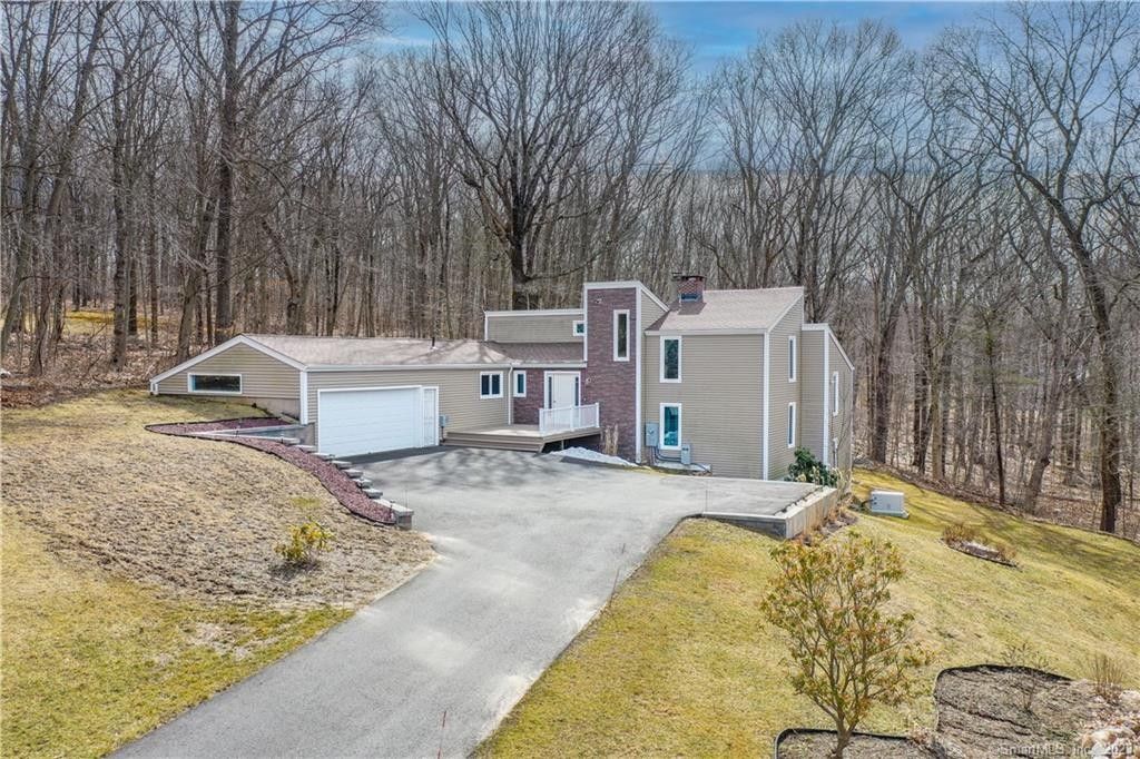 1.56 acres in Middlesex County, Connecticut