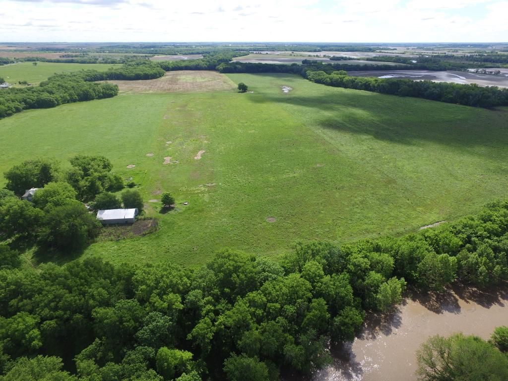 177 acres in Lyon County, Kansas