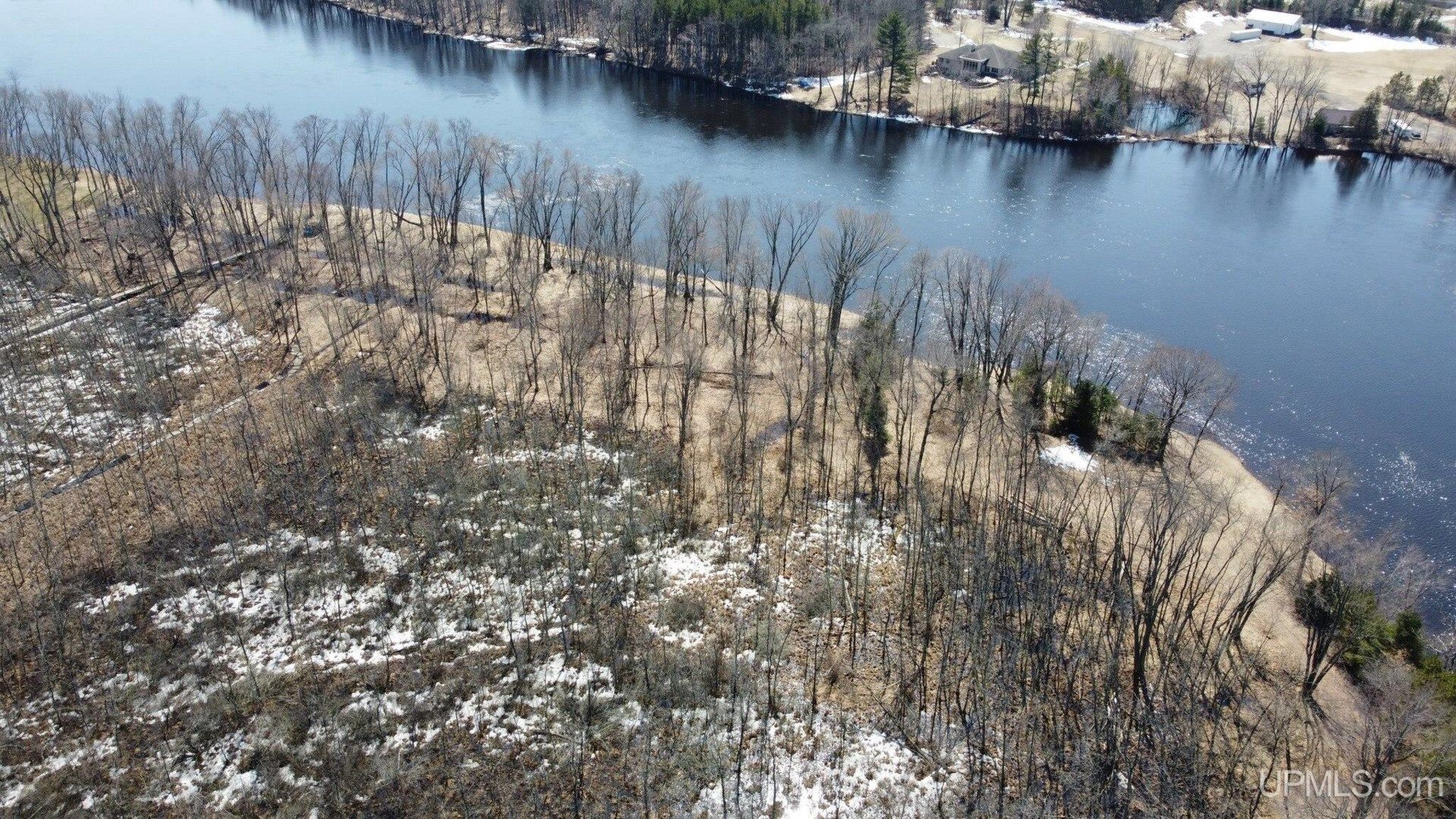 8 acres in Menominee County, Michigan