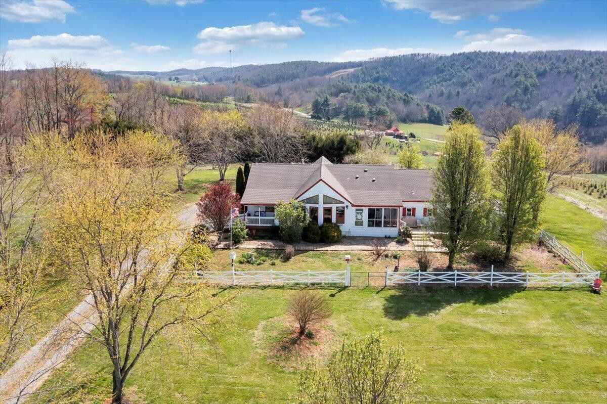 2 acres in Floyd County, Virginia