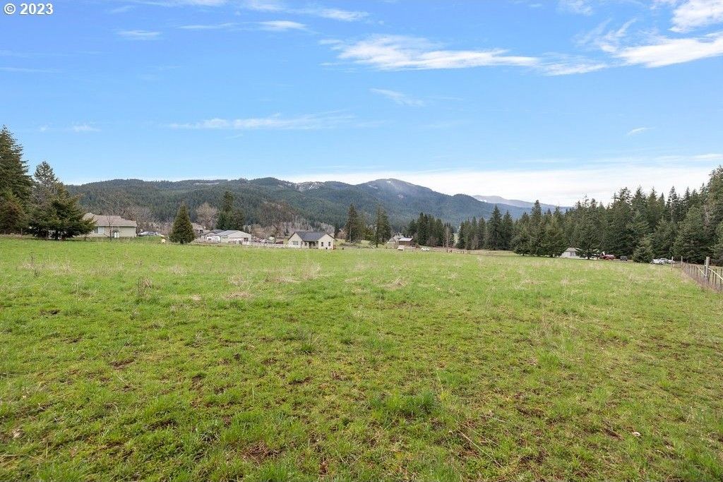 2.41 acres in Hood River County, Oregon