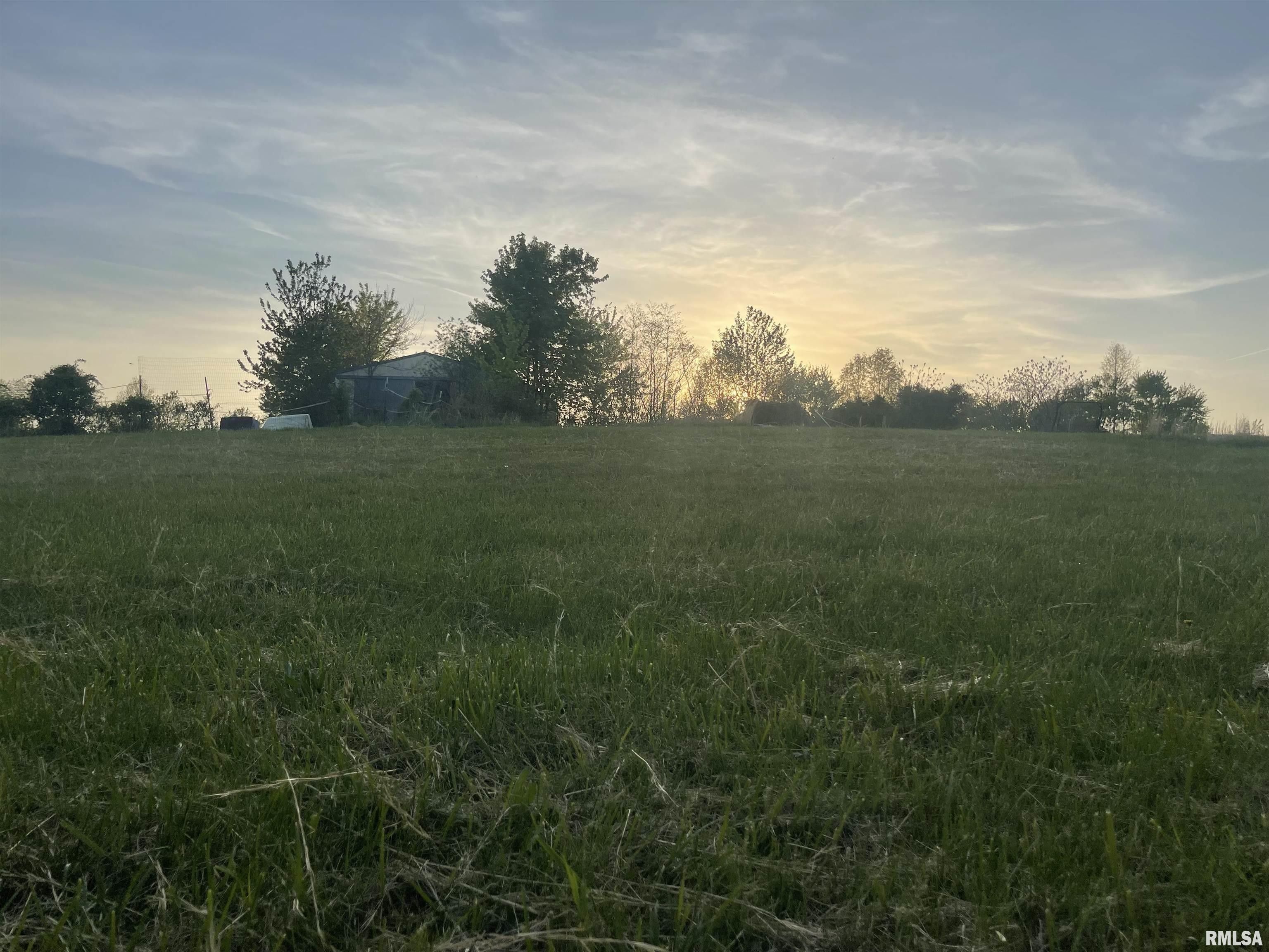 10 acres in Jefferson County, Illinois