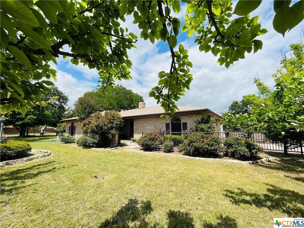 1.1 acres in Lampasas County, Texas