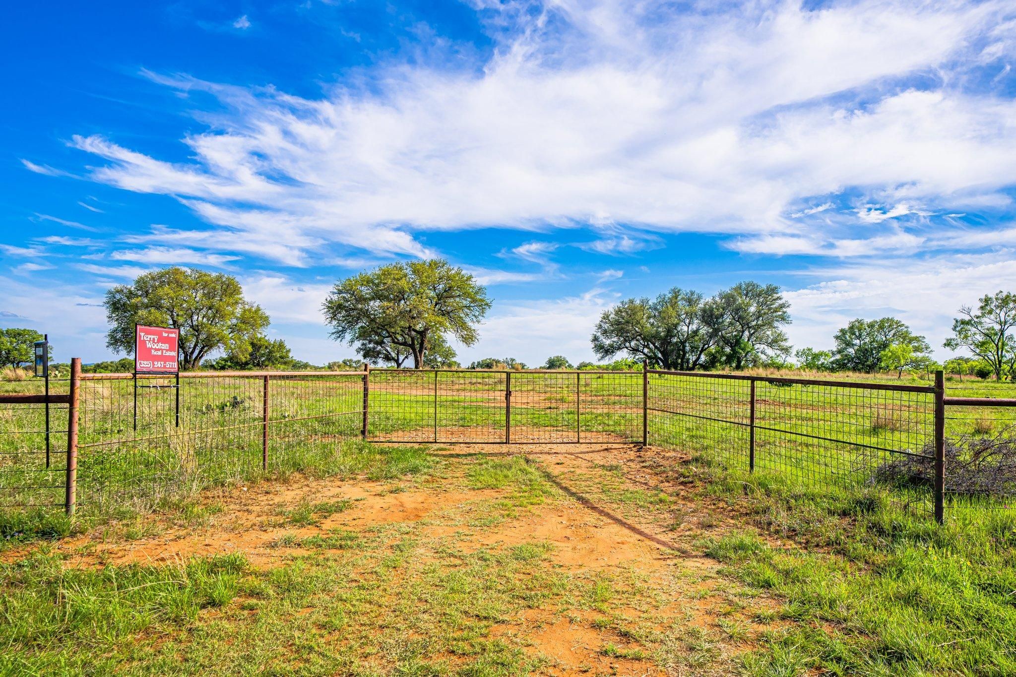 1541 County Road 402, Llano, TX 78643
