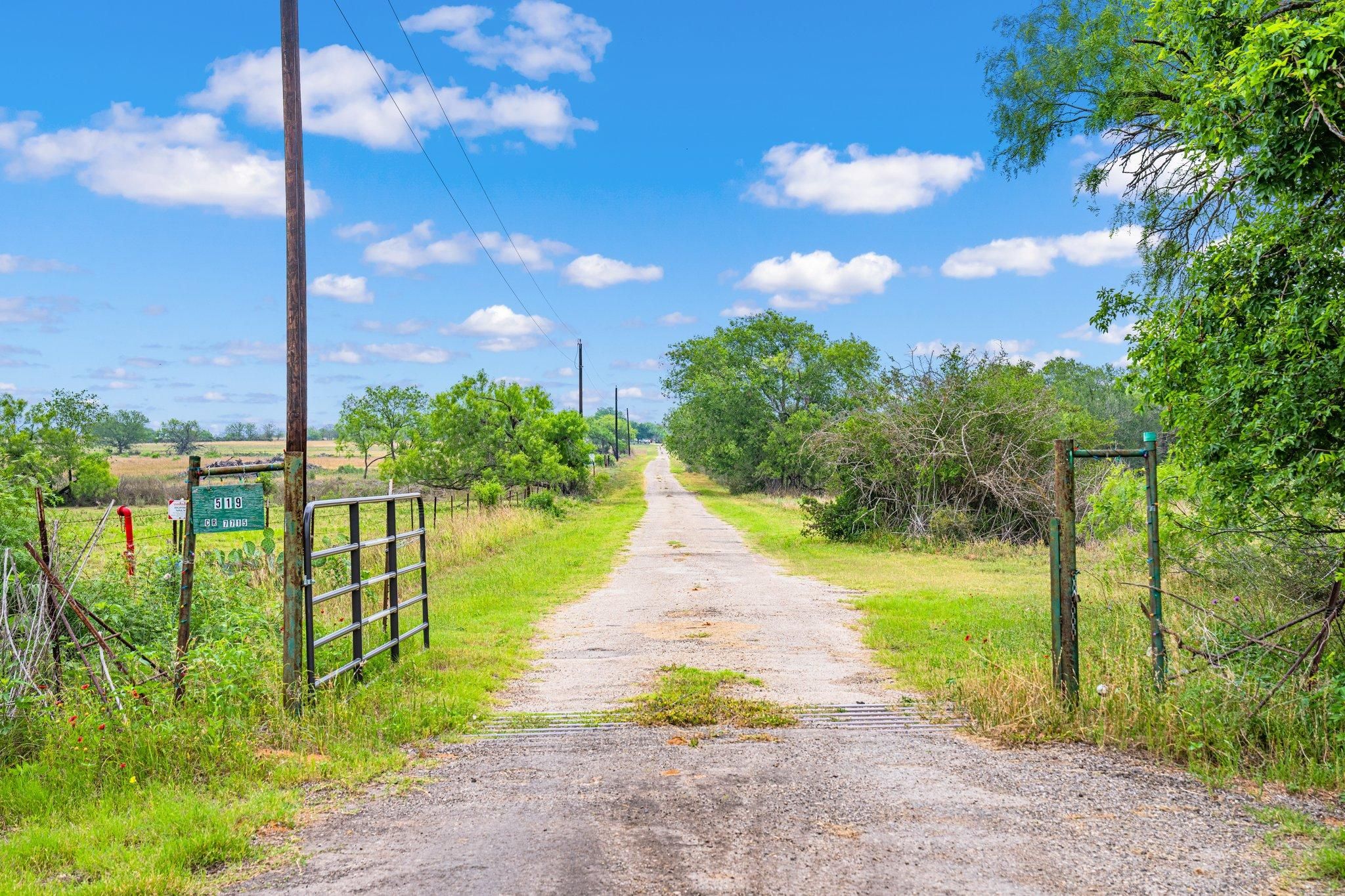 435 County Road 7715, Devine, TX 78016 MLS Cuatro Ranch