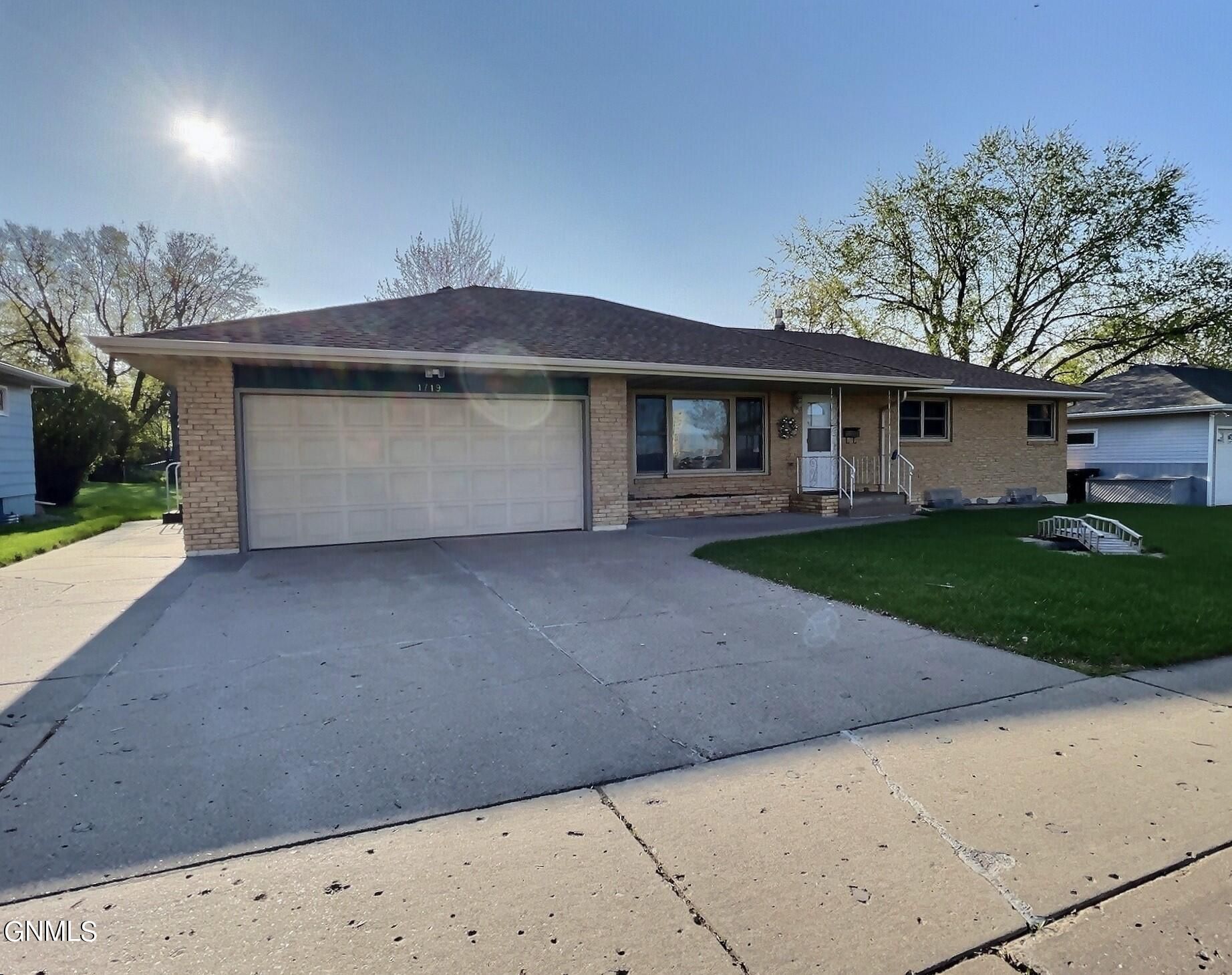 1719 13th Street, Bismarck, ND 58501 MLS 4007585