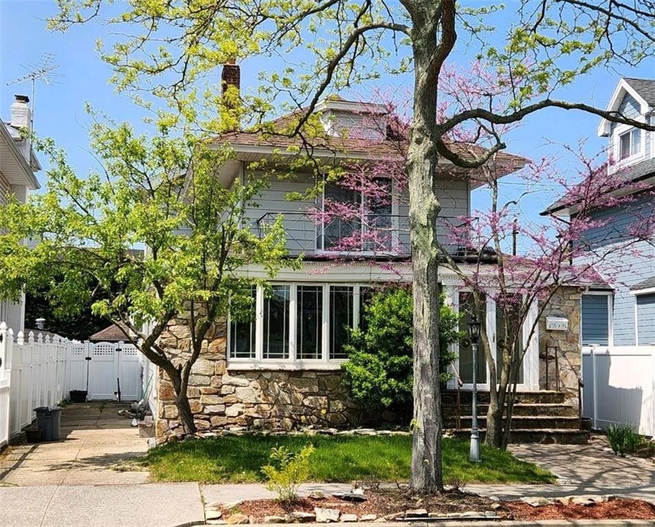 4,000 acres in Queens County, New York