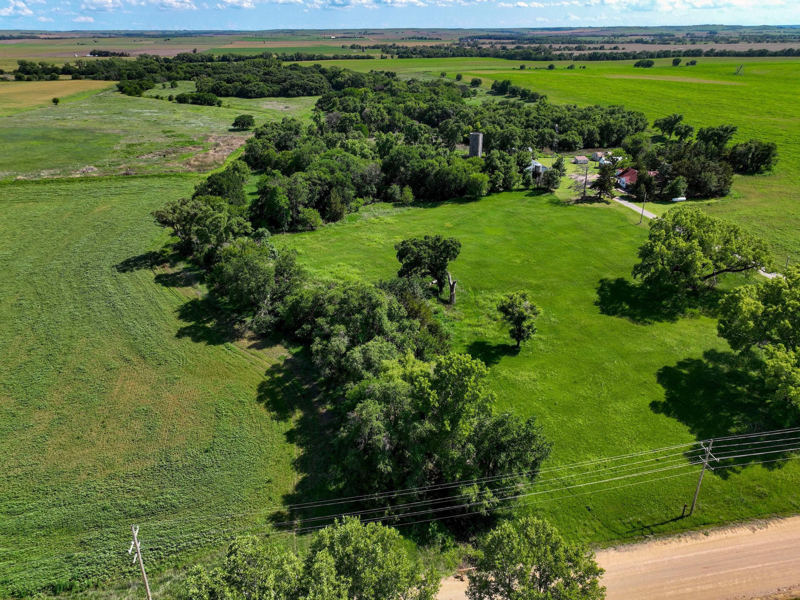 320 acres in Lincoln County, Kansas