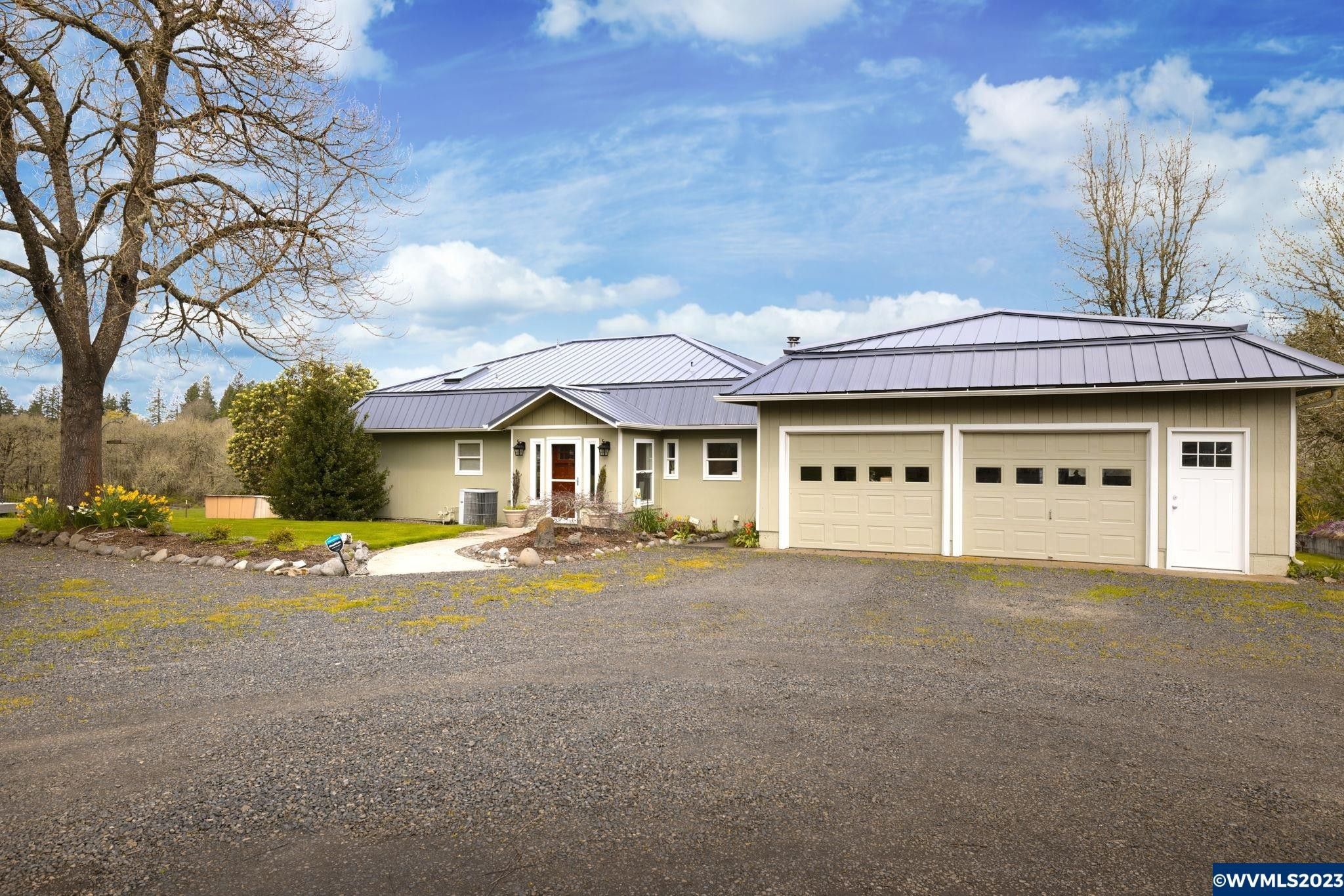 13.9 acres in Yamhill County, Oregon