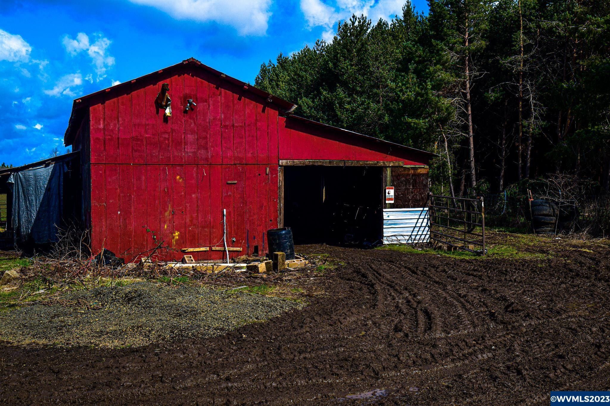 5.55 acres in Linn County, Oregon