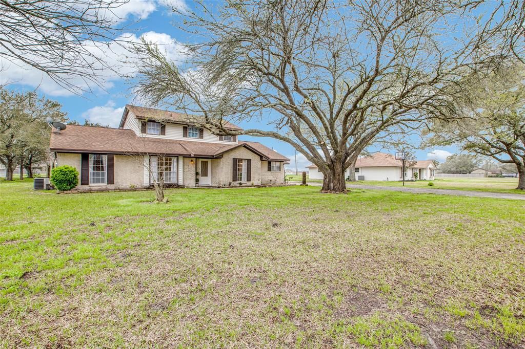 11706 Cherry Point Drive, Mont Belvieu, TX 77535 MLS 98932953