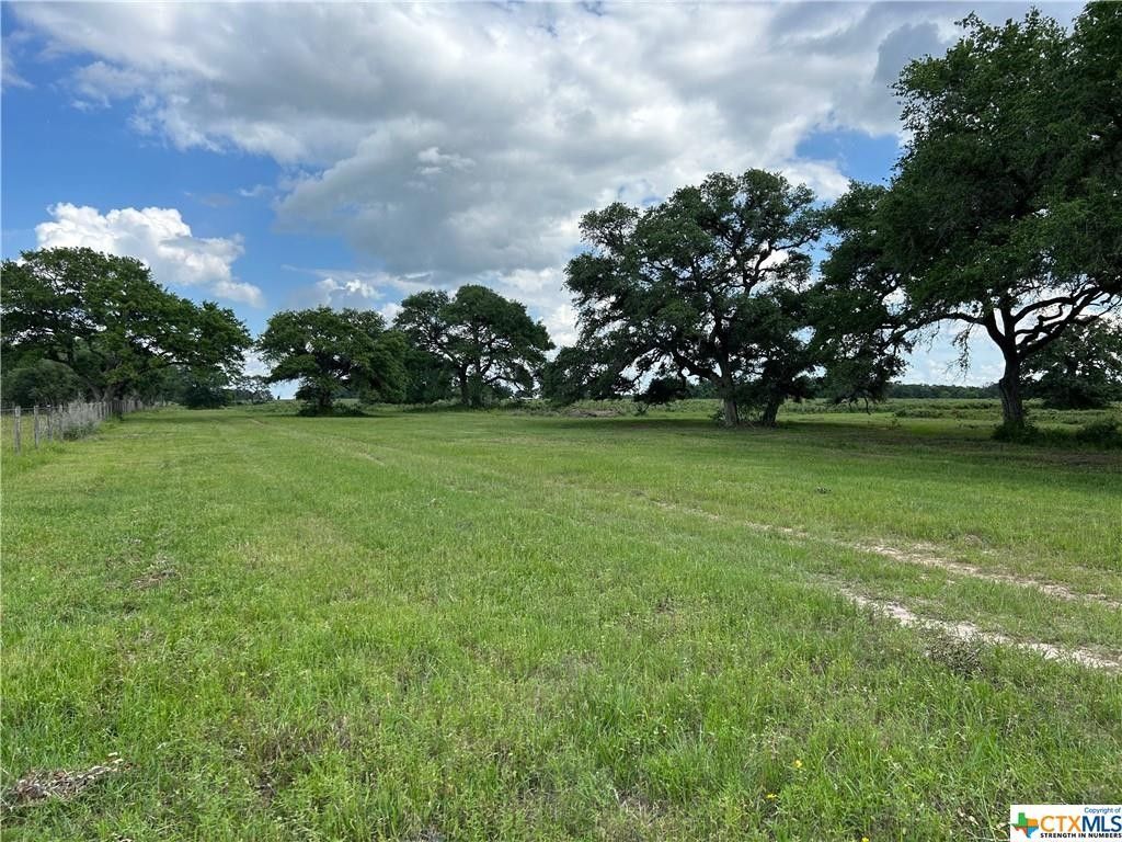 392.63 acres in Lavaca County, Texas