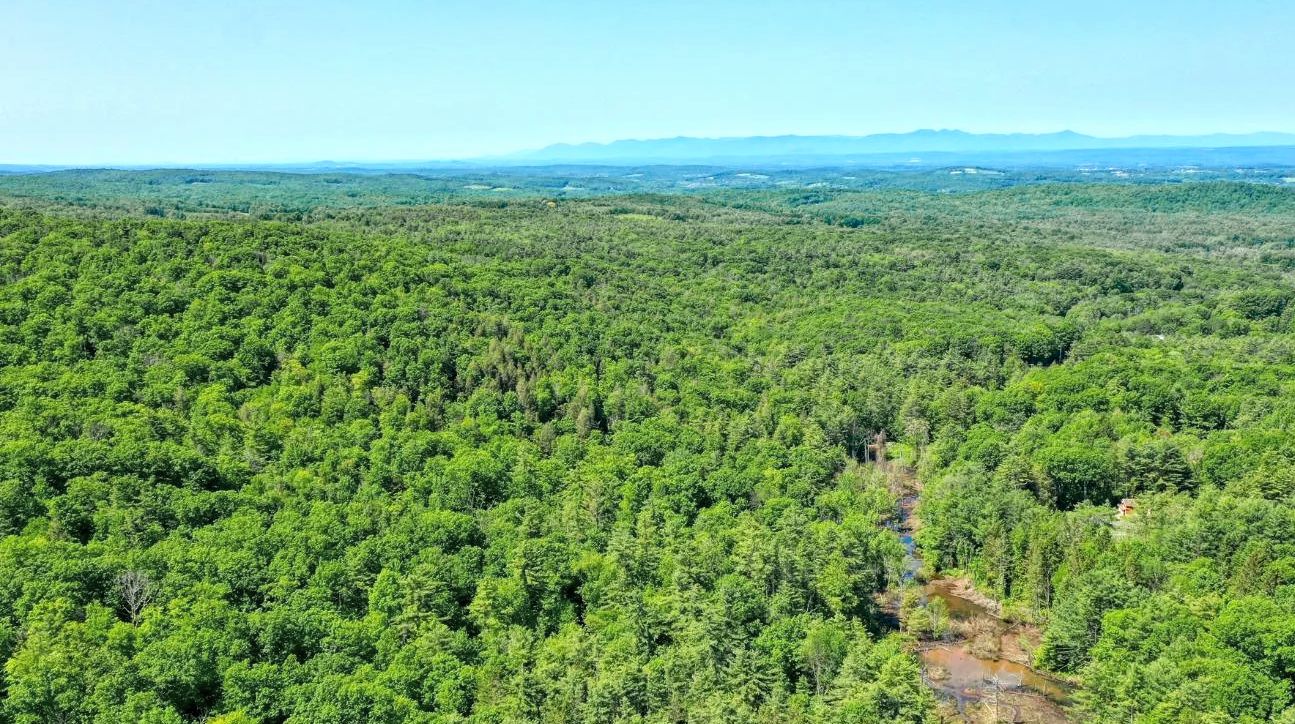 Landlocked NY1006, Chatham, NY 12037