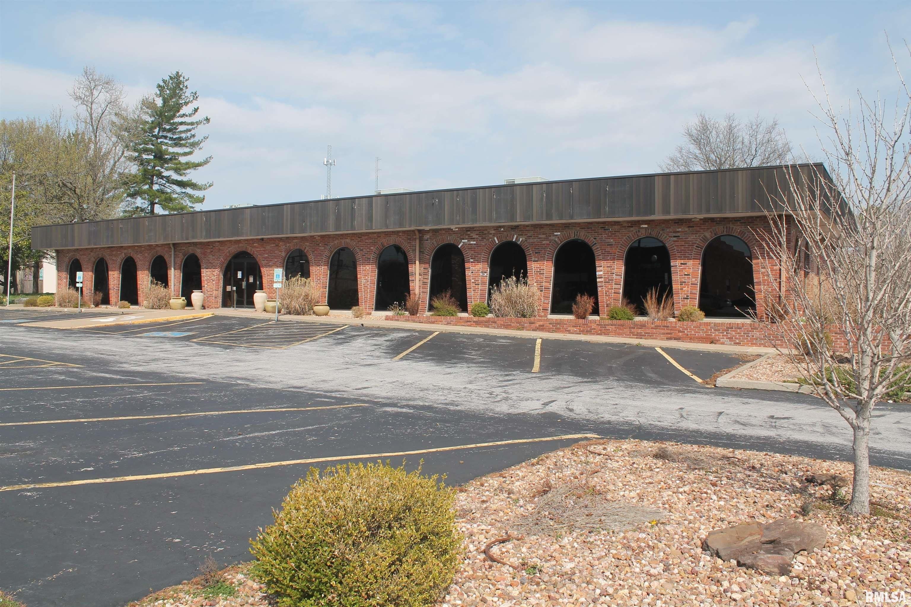 216 E MAIN Street, Carbondale, IL 62901 MLS EB448348