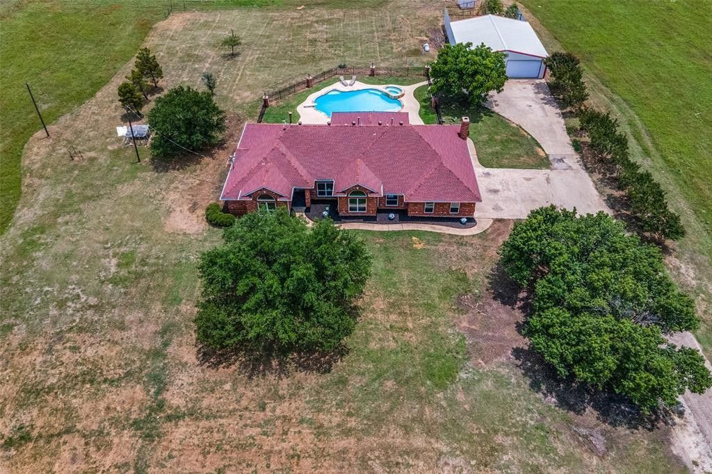 10 acres in Johnson County, Texas