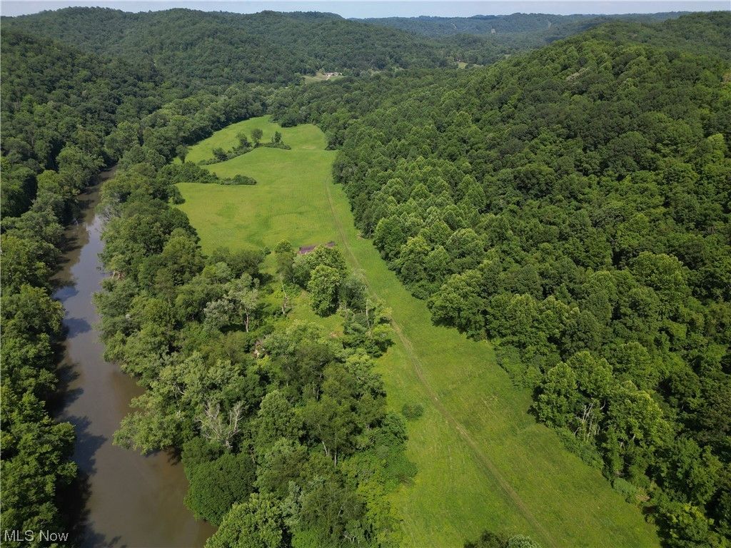 821 acres in Calhoun County, West Virginia