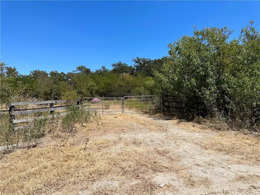 20 acres in Falls County, Texas