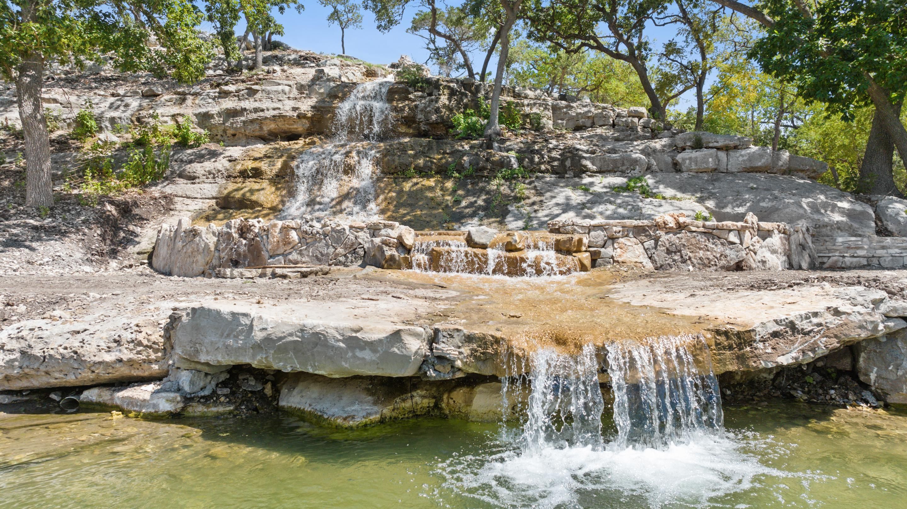 240 Pikes Peak Road, Kerrville, TX 78028