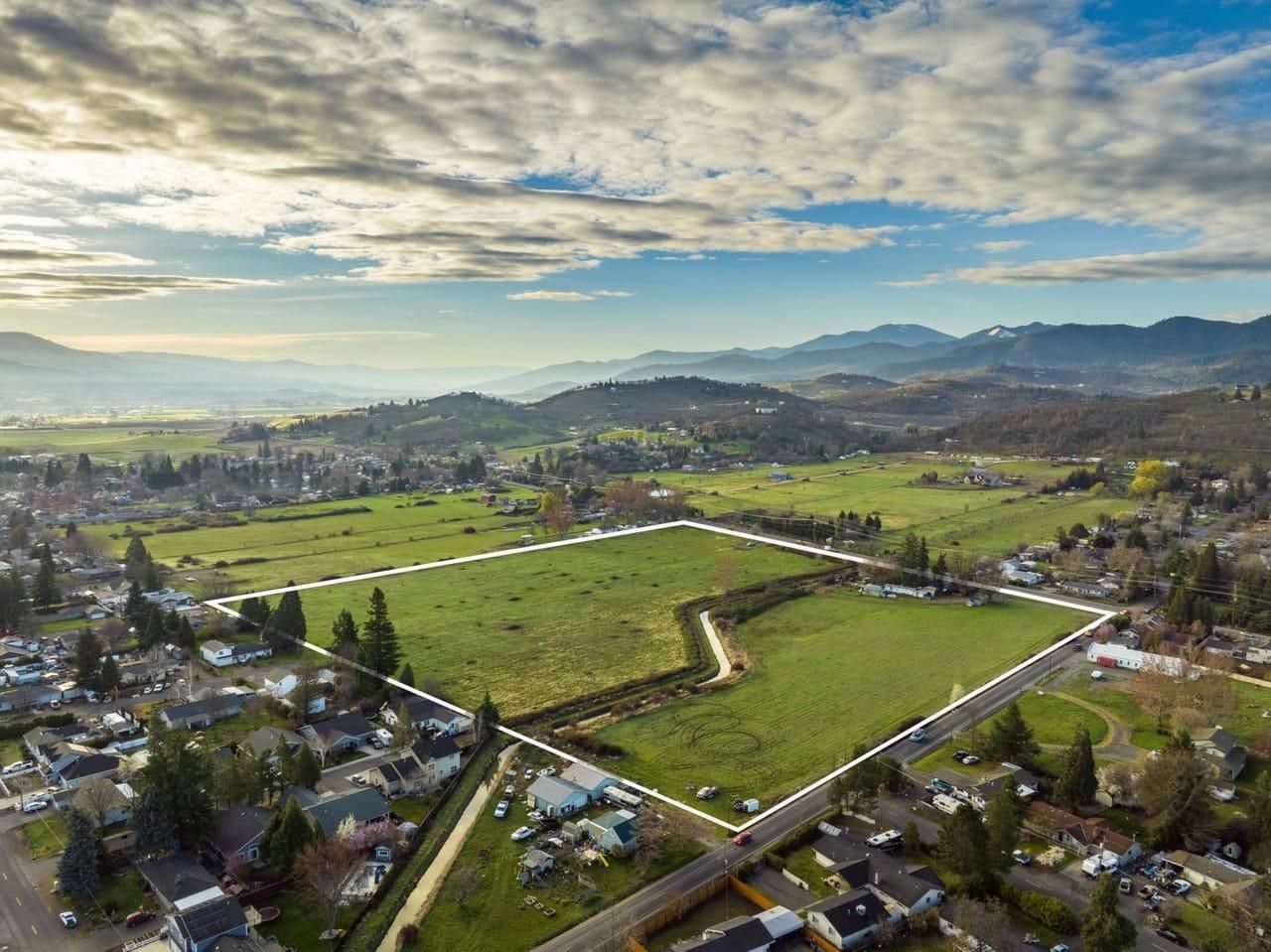 24.51 acres in Jackson County, Oregon