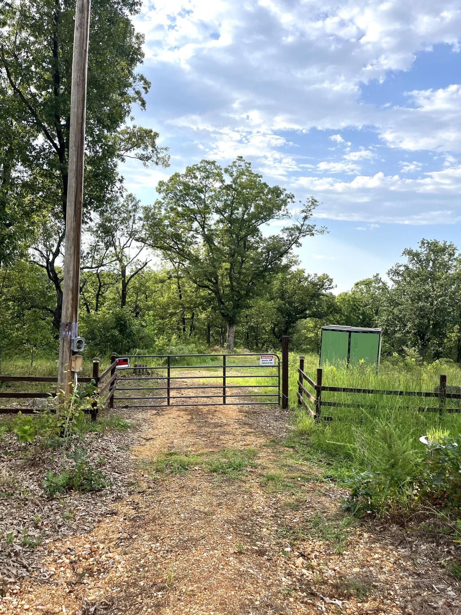 5.51 acres in Dallas County, Missouri