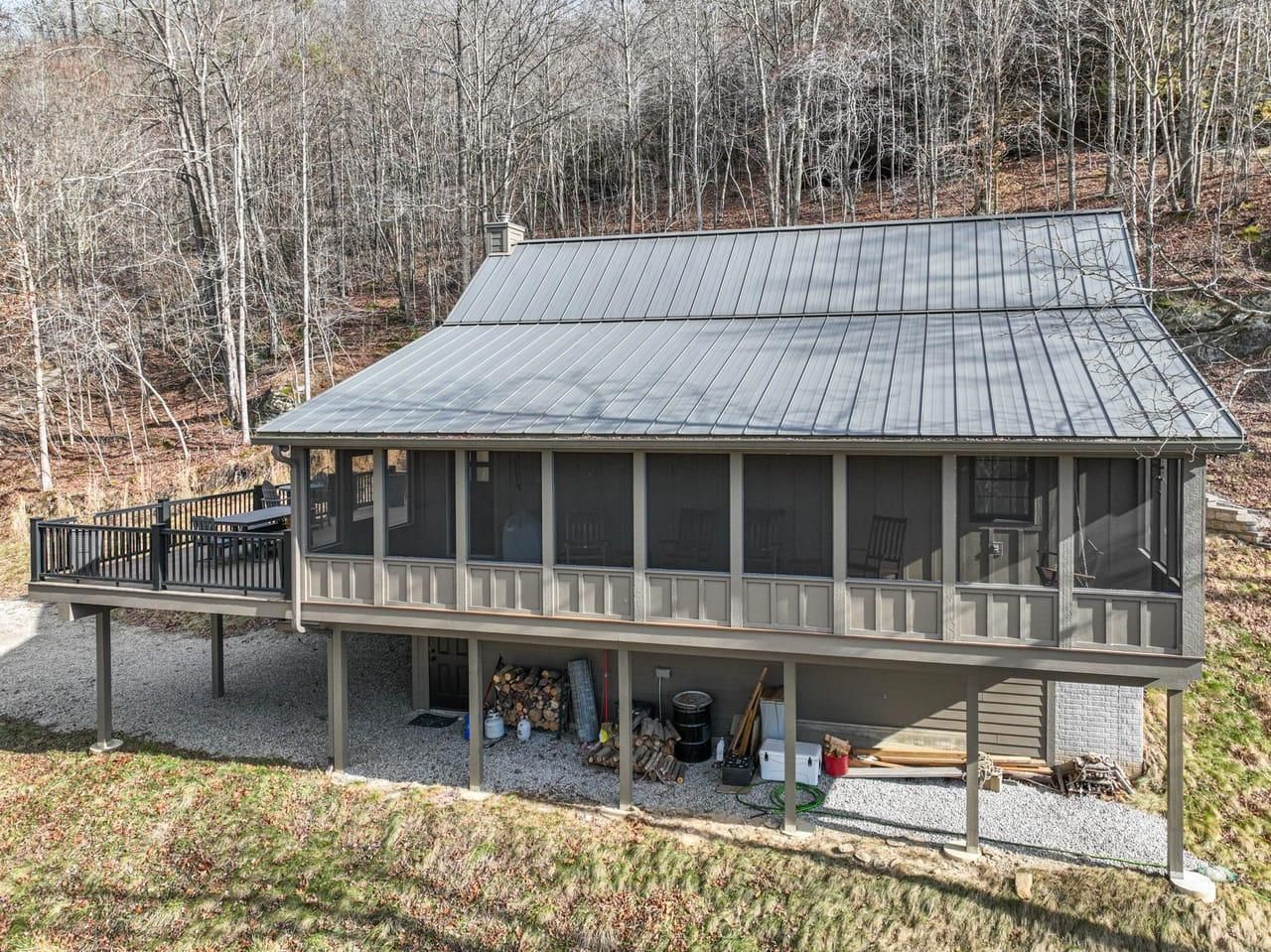 1652 Caves Rd, Jackson, OH 45640