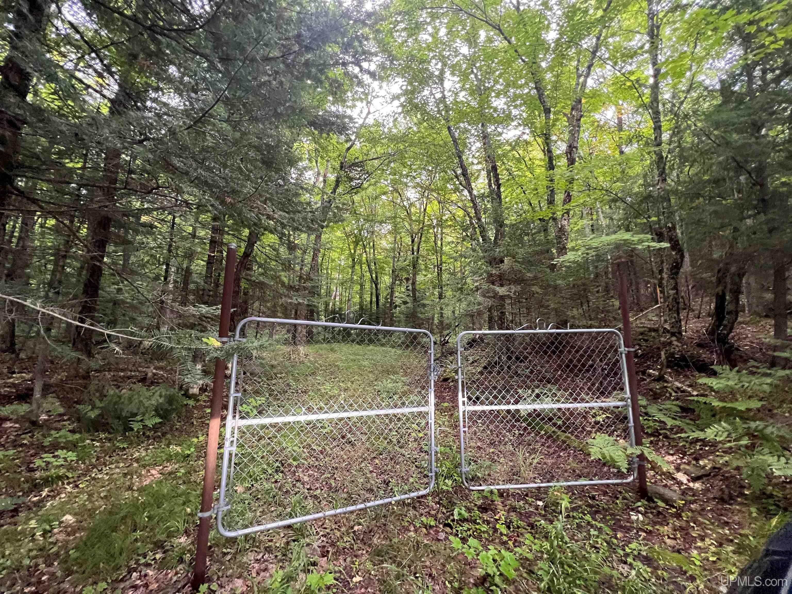 4.4 acres in Gogebic County, Michigan