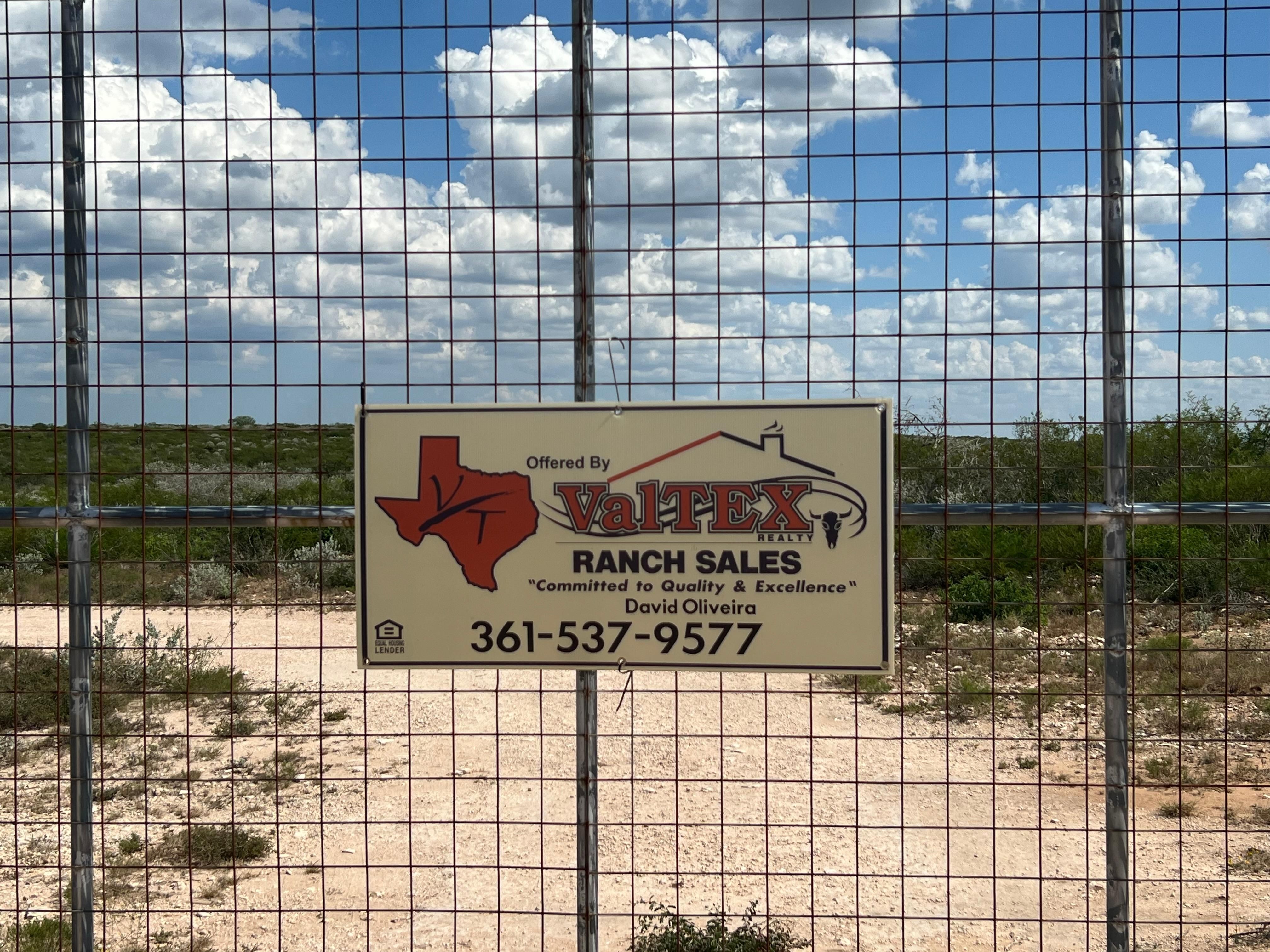 303 acres in Freer, TX, 78357